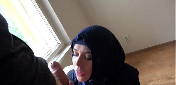  Rich muslim lady Nikky Dream wants to buy apartments in Prague